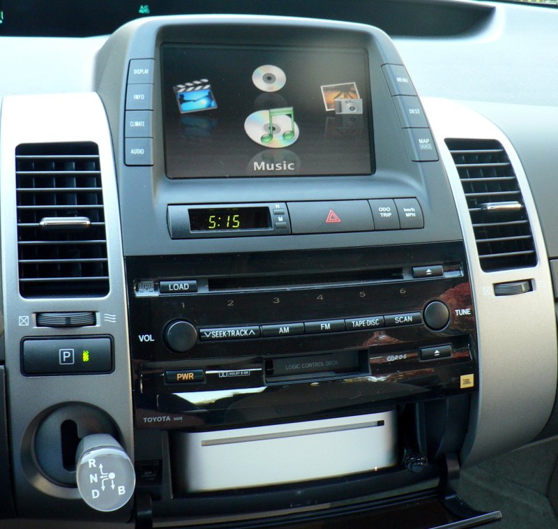 toyota-prius-mac-mini.jpg